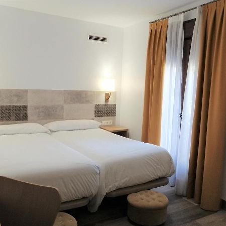 Hostal Restaurante Villa De Brihuega Bagian luar foto