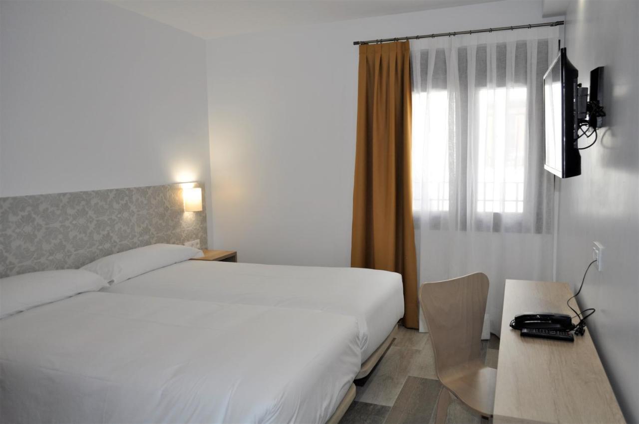 Hostal Restaurante Villa De Brihuega Bagian luar foto