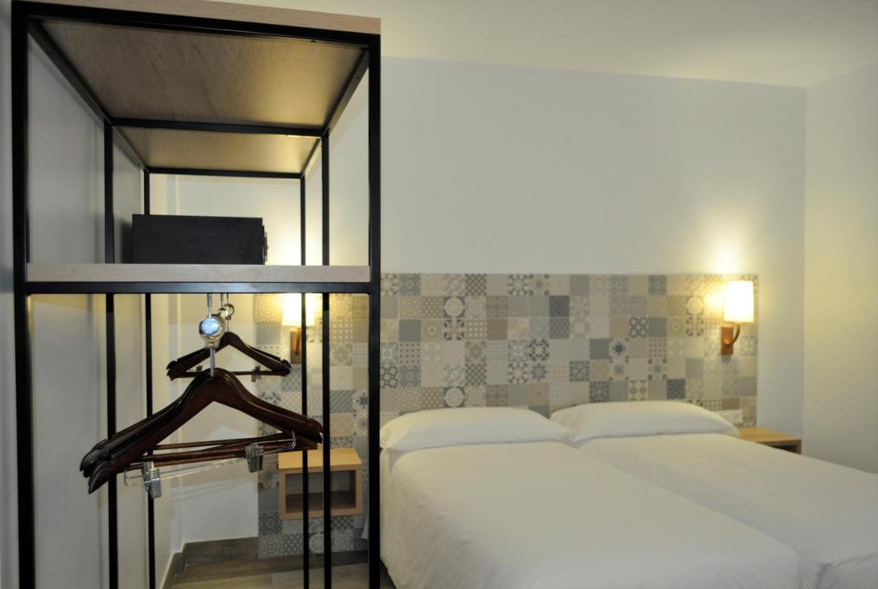 Hostal Restaurante Villa De Brihuega Bagian luar foto