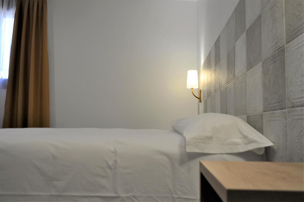 Hostal Restaurante Villa De Brihuega Bagian luar foto