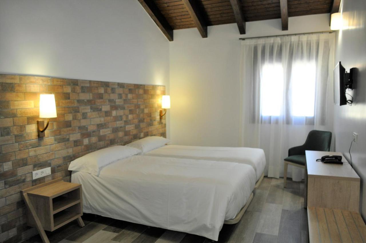 Hostal Restaurante Villa De Brihuega Bagian luar foto