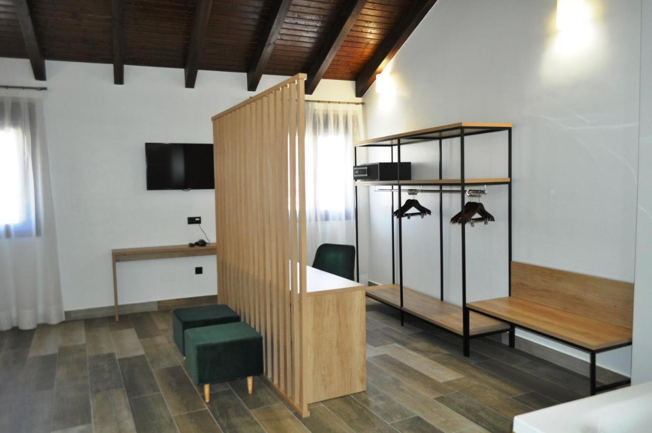 Hostal Restaurante Villa De Brihuega Bagian luar foto
