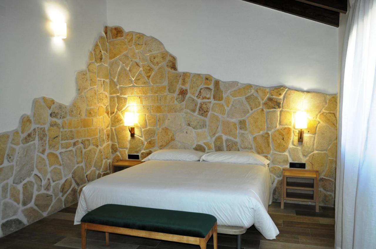 Hostal Restaurante Villa De Brihuega Bagian luar foto