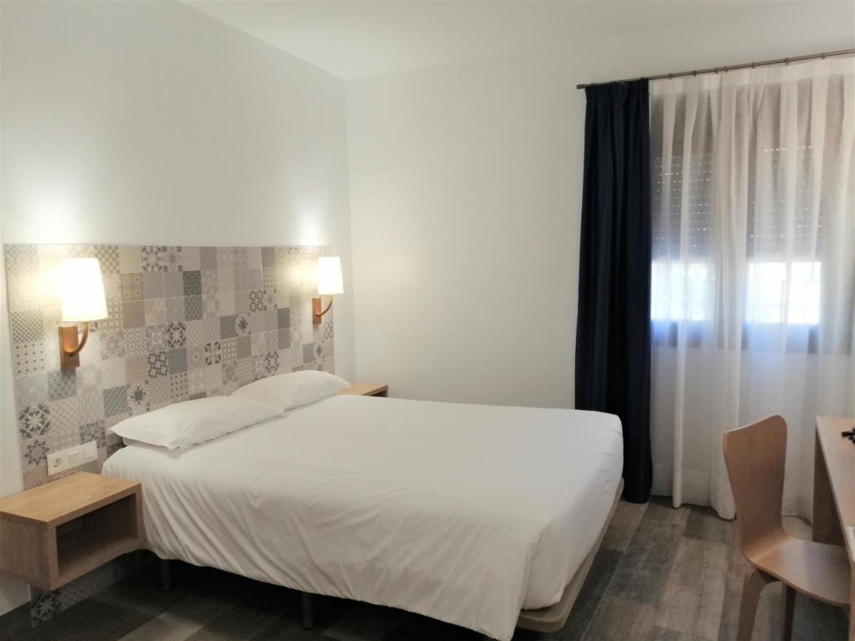 Hostal Restaurante Villa De Brihuega Bagian luar foto