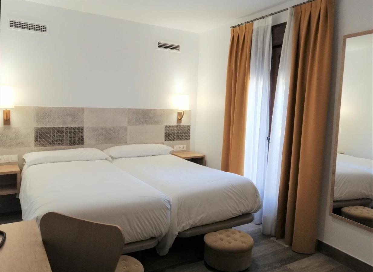 Hostal Restaurante Villa De Brihuega Bagian luar foto